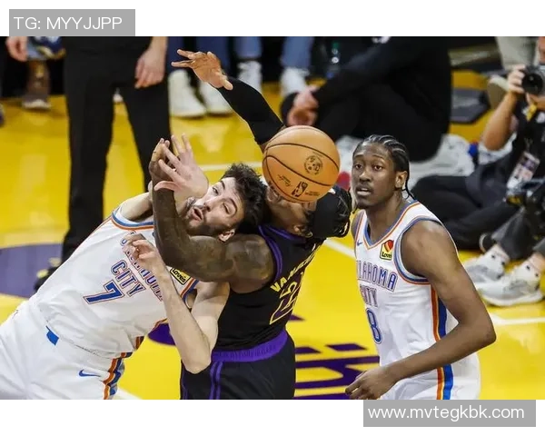 2016年4月12日湖人与雷霆的激烈对决回顾与精彩瞬间分析