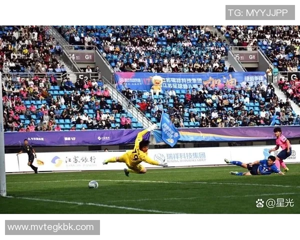 希姆基与伊泽夫斯克的精彩对决揭示足球战术与团队合作的魅力 希姆基与伊泽夫斯克的精彩对决揭示足球战术与团队合作的魅力