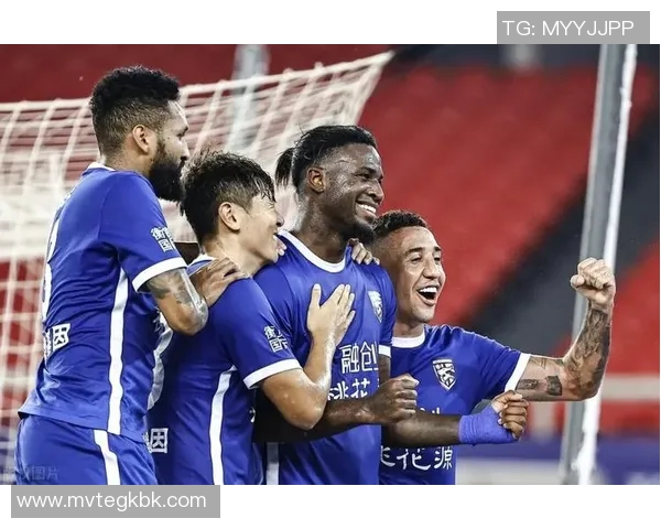 赖扬与塔什干火车头激战成平局双方精彩表现引发球迷热议 赖扬与塔什干火车头激战成平局双方精彩表现引发球迷热议